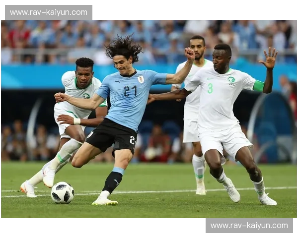 蓝白军团的铁血脊梁与沙漠绿隼的荣耀突围：乌拉圭vs沙特，一场跨越经纬的足球博弈